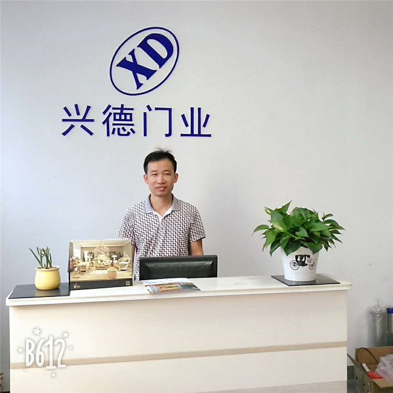 興德門業(yè)快速門員工圖片