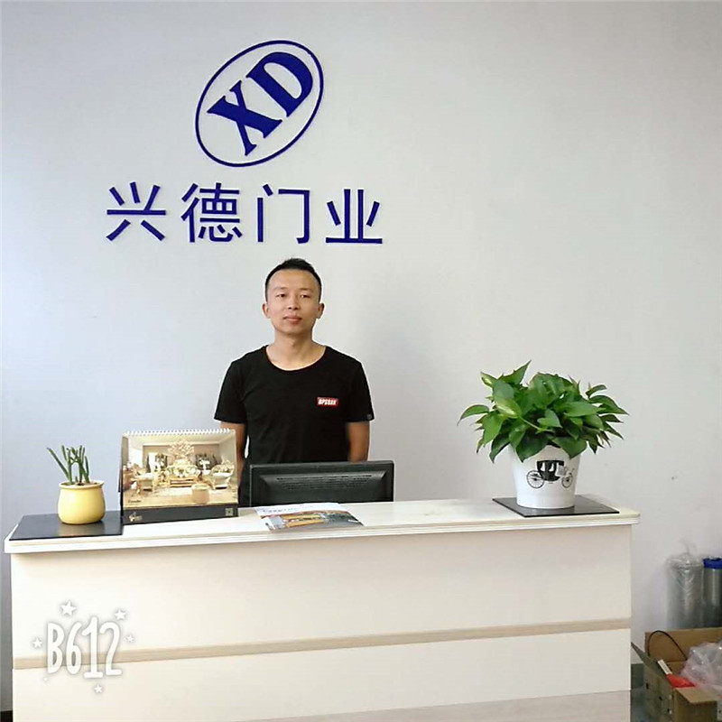 興德門業(yè)快速門員工圖片